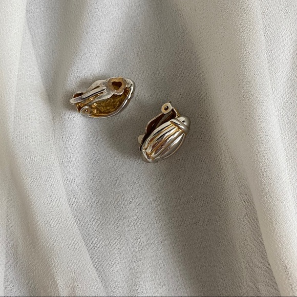 VTG Ribbed Football Almond Silver Clip Earrings - Picture 4 of 5